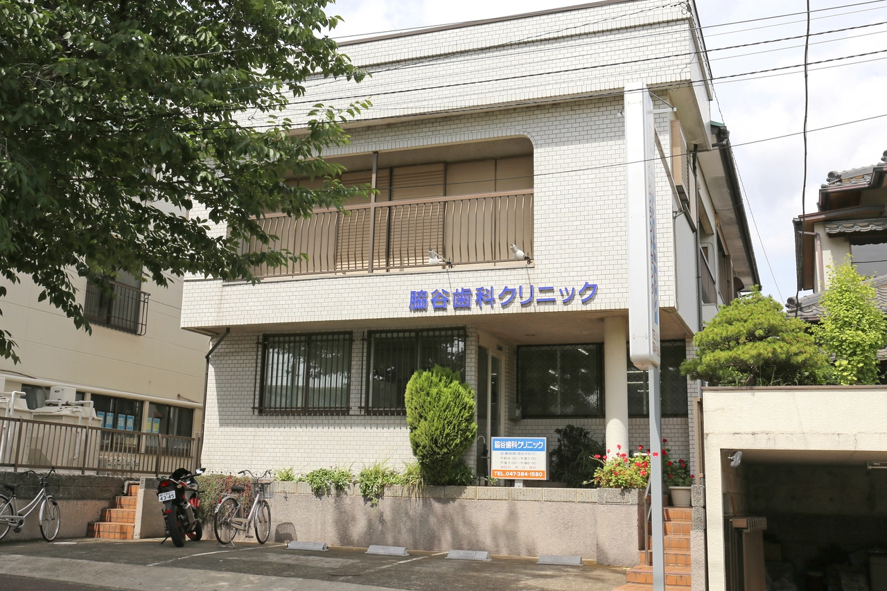 ①クリニック外観②待合室③診療室