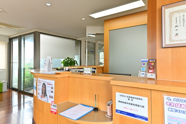 ①医院外観②受付③待合室
