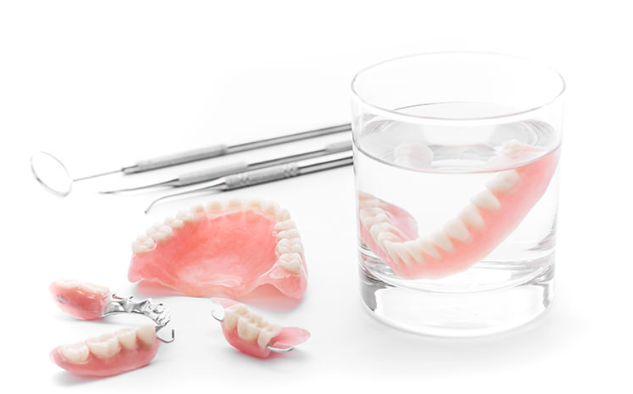 専門的知識と丁寧な調整で快適な入れ歯治療を実現