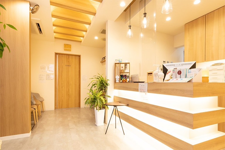 ①受付②待合室③診療室