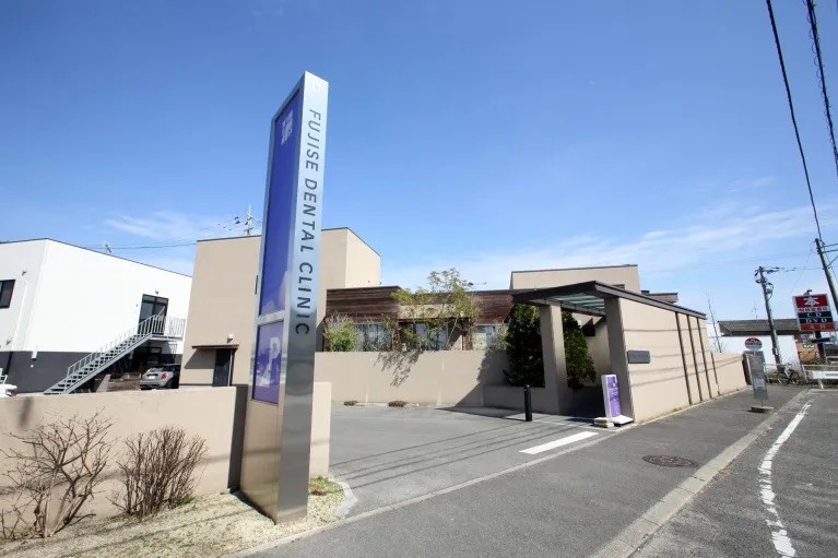 ①医院外観②レセプション③ウェイティングホール