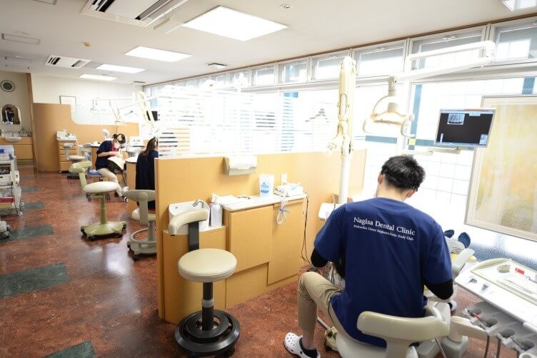 診療ユニットはそれぞれ区切られています