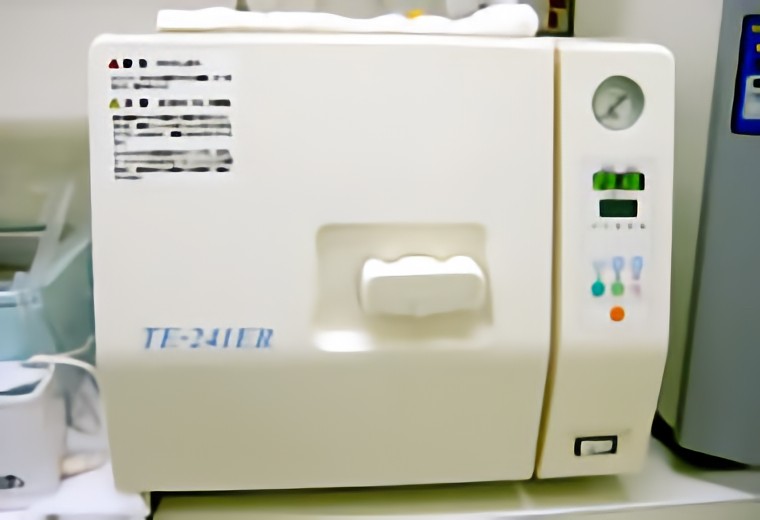 ①外観②オートクレーブ③ホルマリンガス減菌器