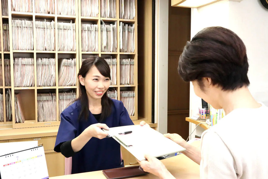 【県立図書館前バス停留所から徒歩1分】徹底した痛みの緩和と世界水準の衛生管理で迎える地域密着の優しい診療「うちだ歯科医院」