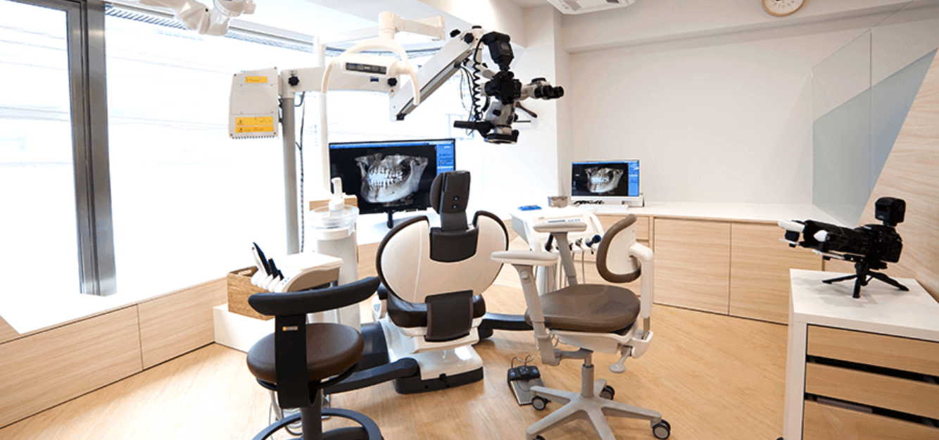 ①外観②受付③診察室