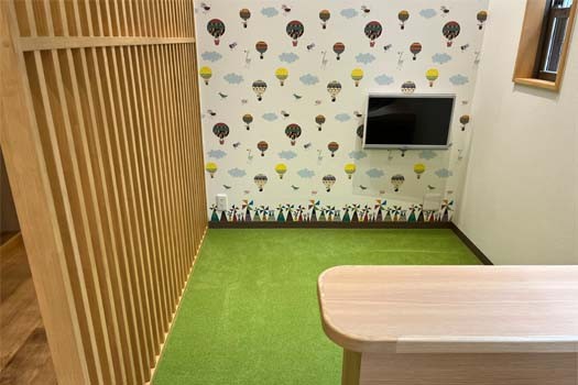 ①待合室 ②キッズスペース ③診療室