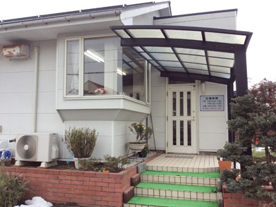 ①受付②待合室③外観