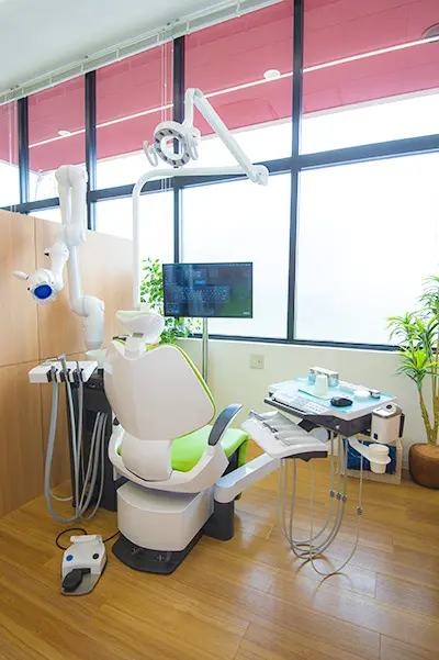 ①医院入口 ②診療室 ③待合室