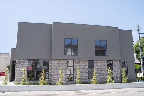 ①外観②受付③待合室