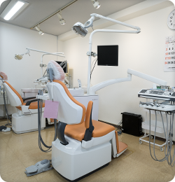 ①診療室②入口③待合室