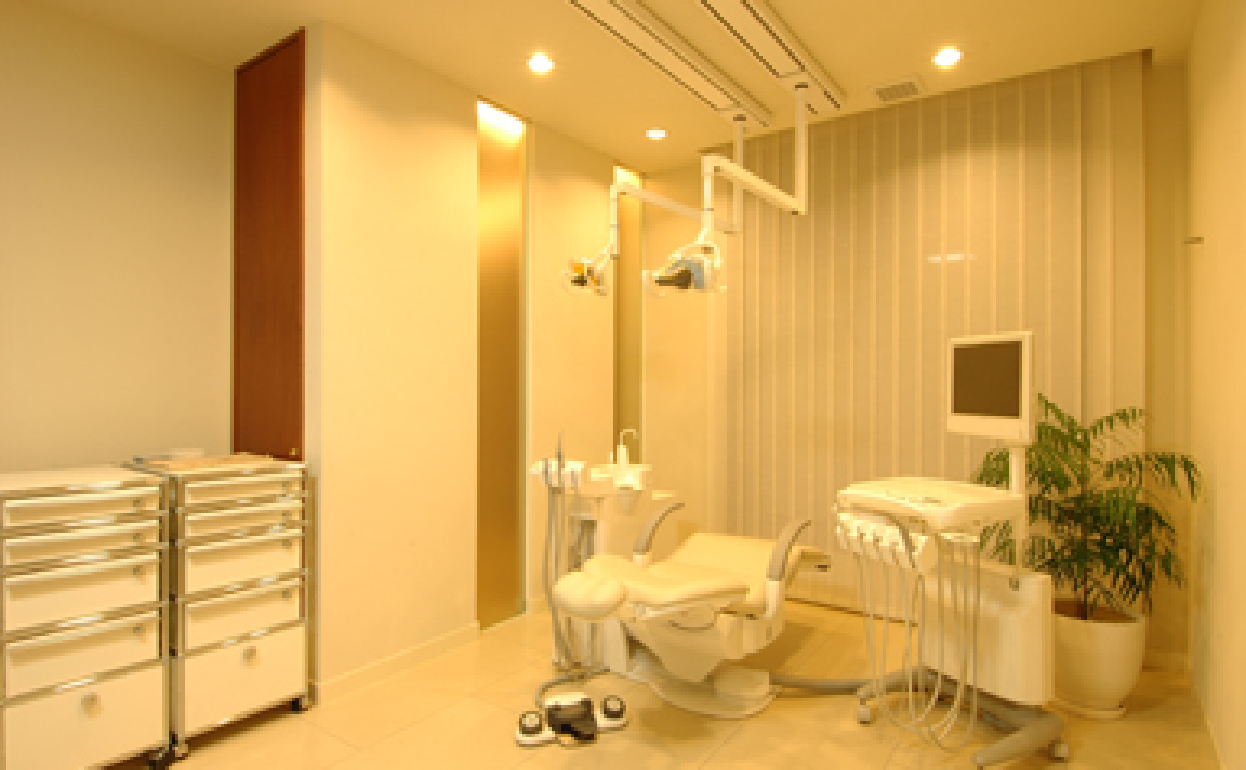 ①外観②受付③診察室