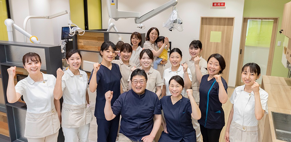 ①院長、スタッフ ②受付 ③待合室