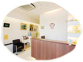 ①クリニック外観②受付③診療室