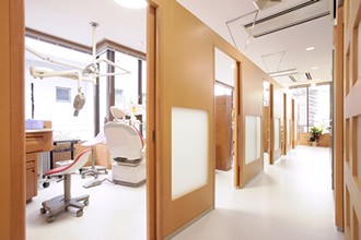 大人のための診察室は他人の視線が気にならないようになっています