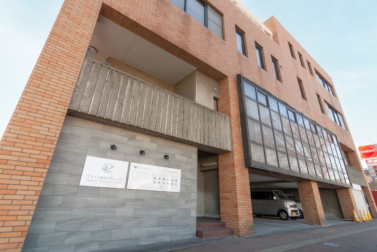 ①外観②受付③キッズスペース