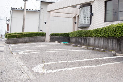 ①バリアフリー②駐車場③キッズコーナー完備