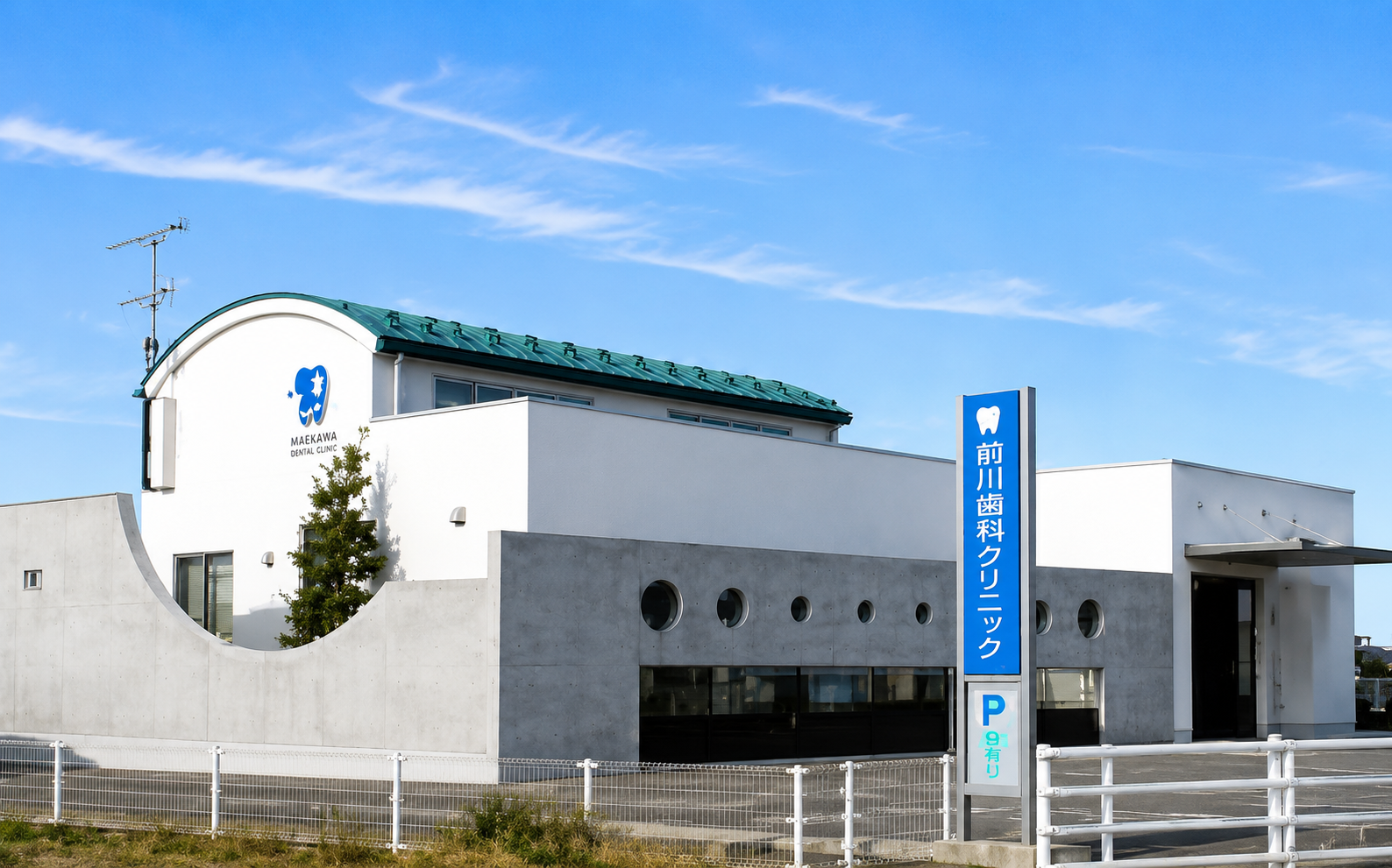 ①クリニック外観②受付③待合室