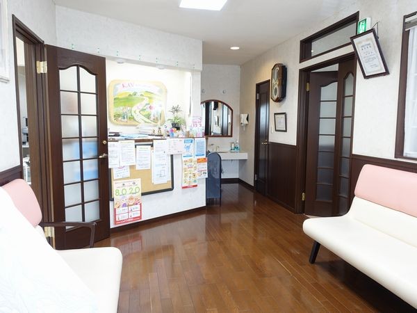 ①クリニック外観②受付③診療室