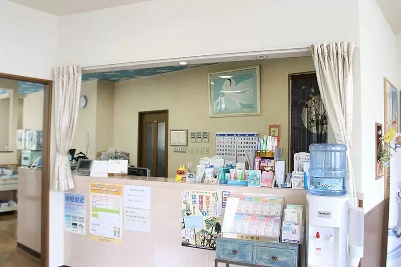 ①医院外観②受付③待合室