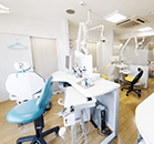 ①歯科医院外観②診療室③診療室