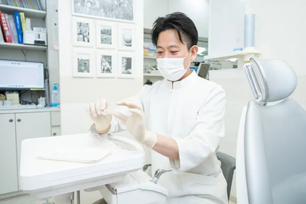 見た目も快適さも大切にした、透明なマウスピース矯正