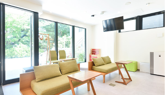 ①外観②待合室③治療スペース