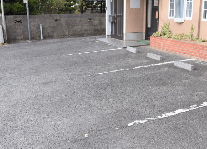 院の前に駐車場がご用意されています