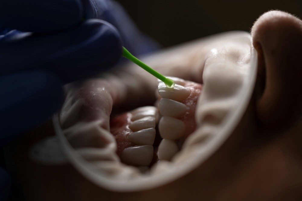目立ちにくい装置や違和感に配慮した素材を使用しています