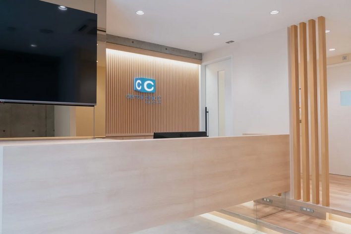 ①受付②診療チェア③看板