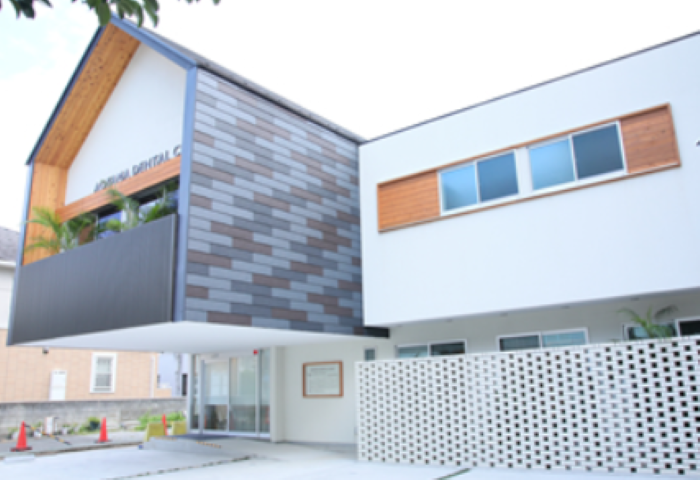 ①外観②待合室③受付