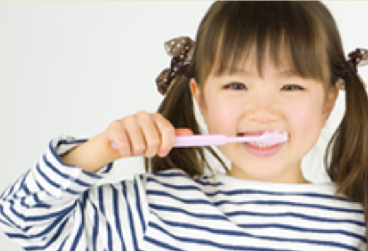 お子様がリラックスして治療を受けられるよう、十分に配慮しながら進めてまいります。