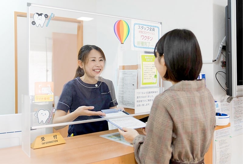 ①カウンセリング風景 ②診療風景 ③受付