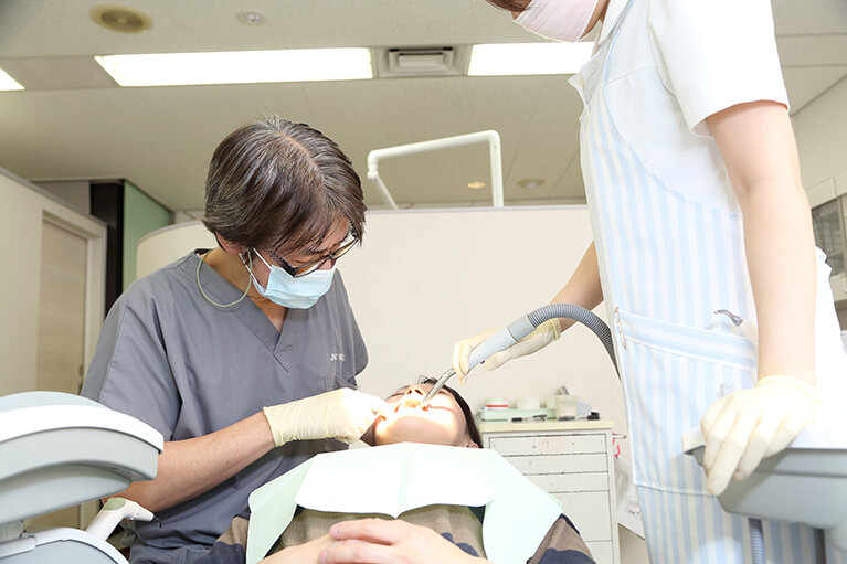 院長の野崎 康弘