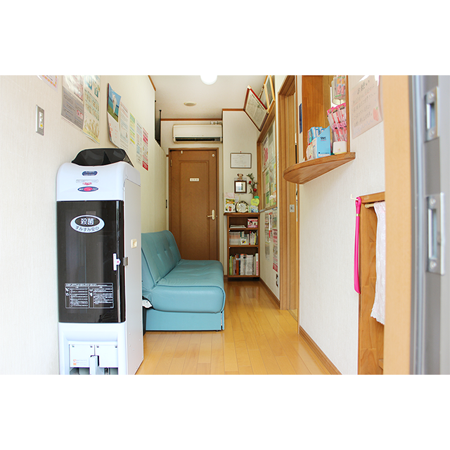 【八千代台駅 西口から徒歩3分】【平日20時まで診療・土曜も午後診療】予防からインプラントまで幅広く対応し、“削らない・抜かない”治療を重視するアップル歯科医院