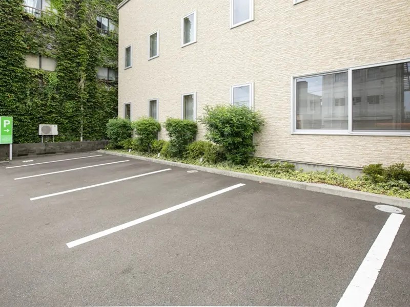 広い駐車場のご用意がございます
