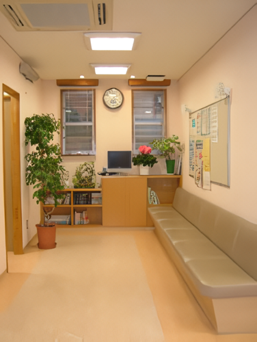 ①外観②待合室③診療スペース