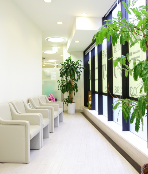 ①受付②院内の様子③診察室