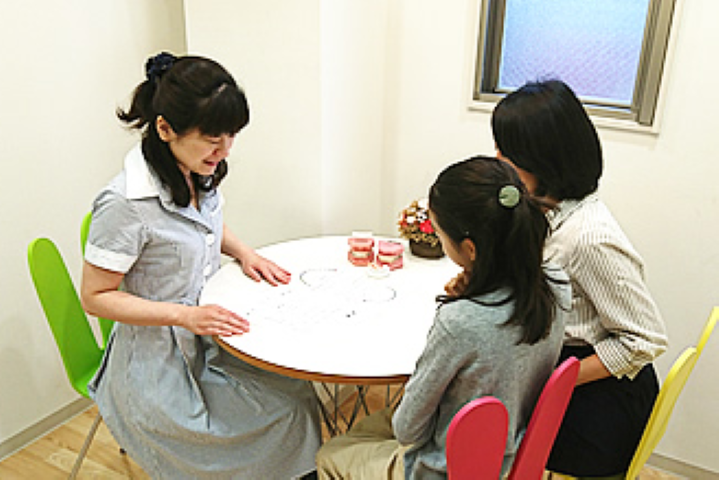 言葉にする前の不安を、先に受けとめる姿勢