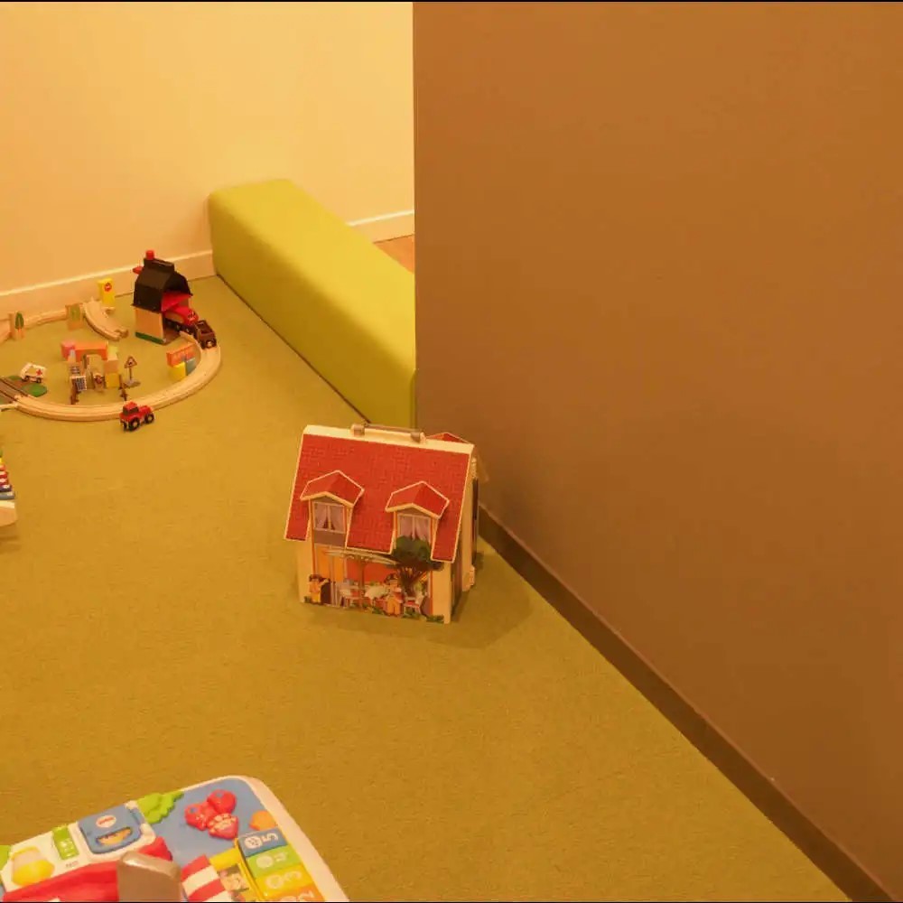 お子様が遊べるキッズルームがございます