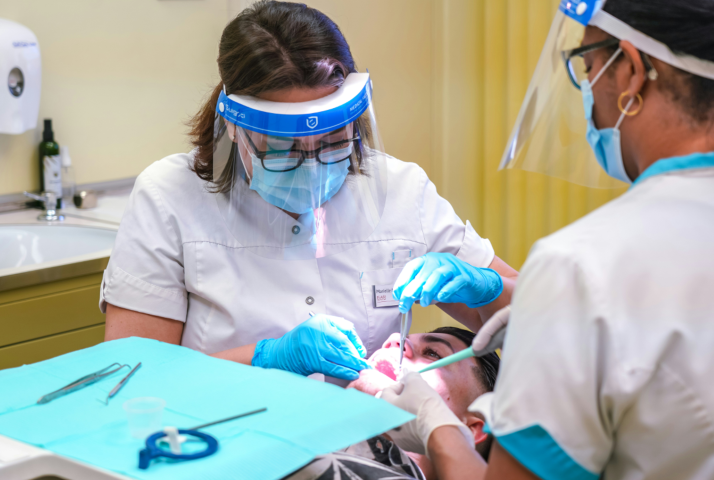 削らない・抜かないを大切にする虫歯治療