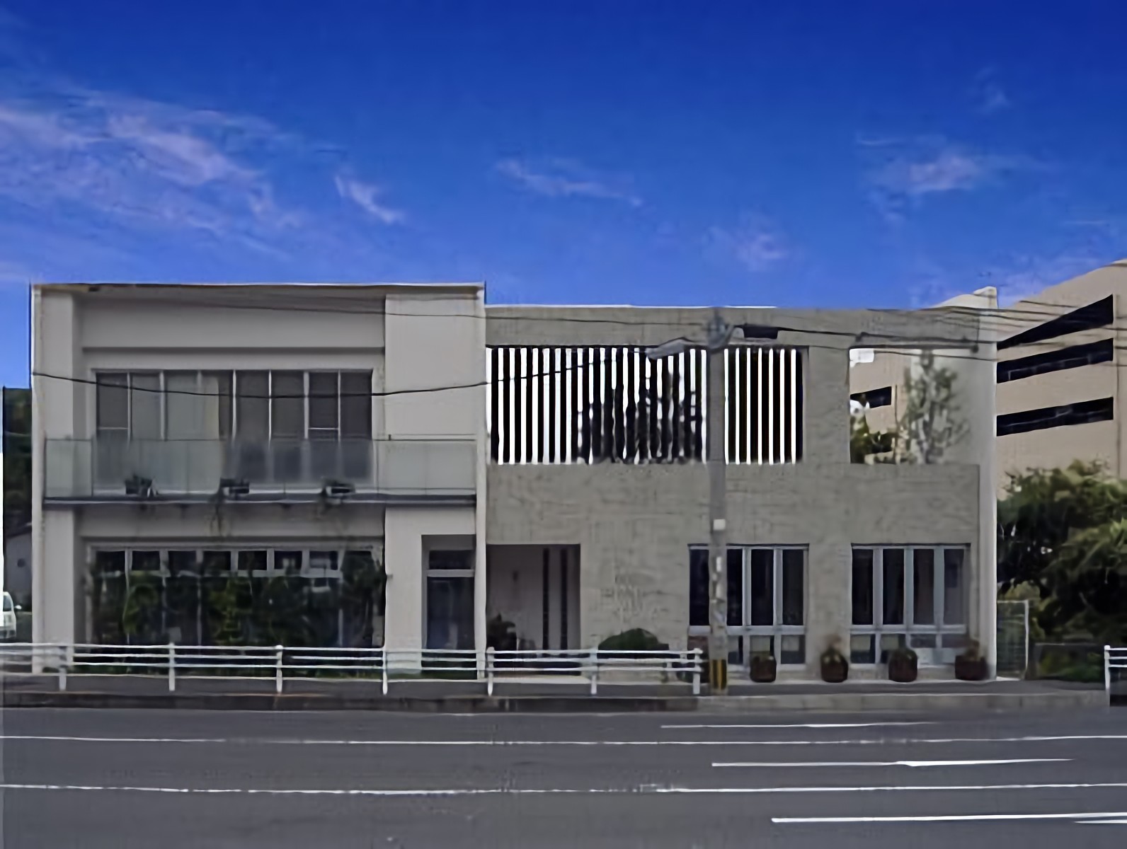 ①外観②受付③キッズコーナー