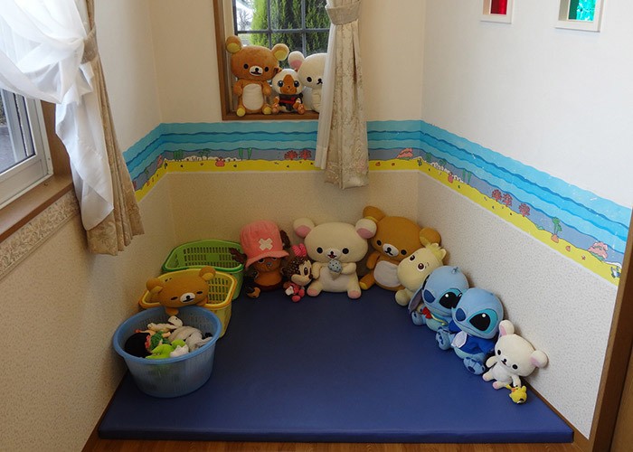 キッズスペースには可愛いぬいぐるみが置かれています