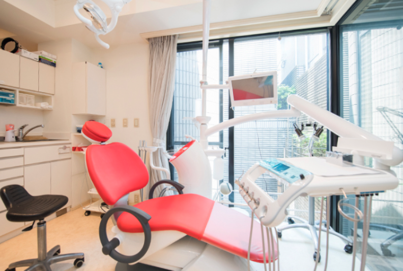 ①外観②受付③診療室