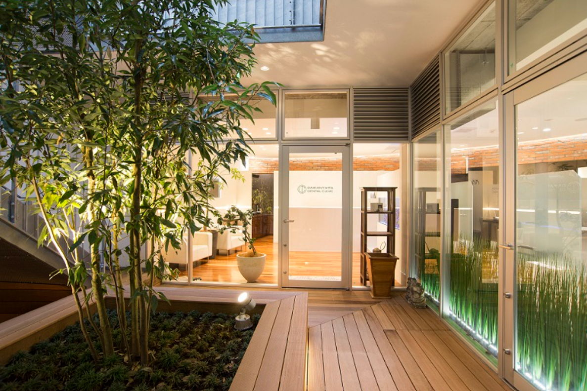 ①クリニック玄関②院内③外観