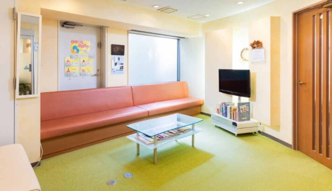 ①受付②待合スペース③キッズスペース