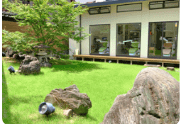 ①医院外側 ②受付③診療室