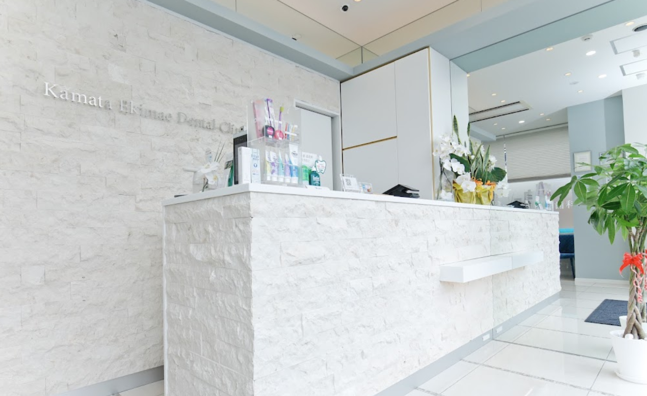 ①クリニック外観　②受付　③待合室