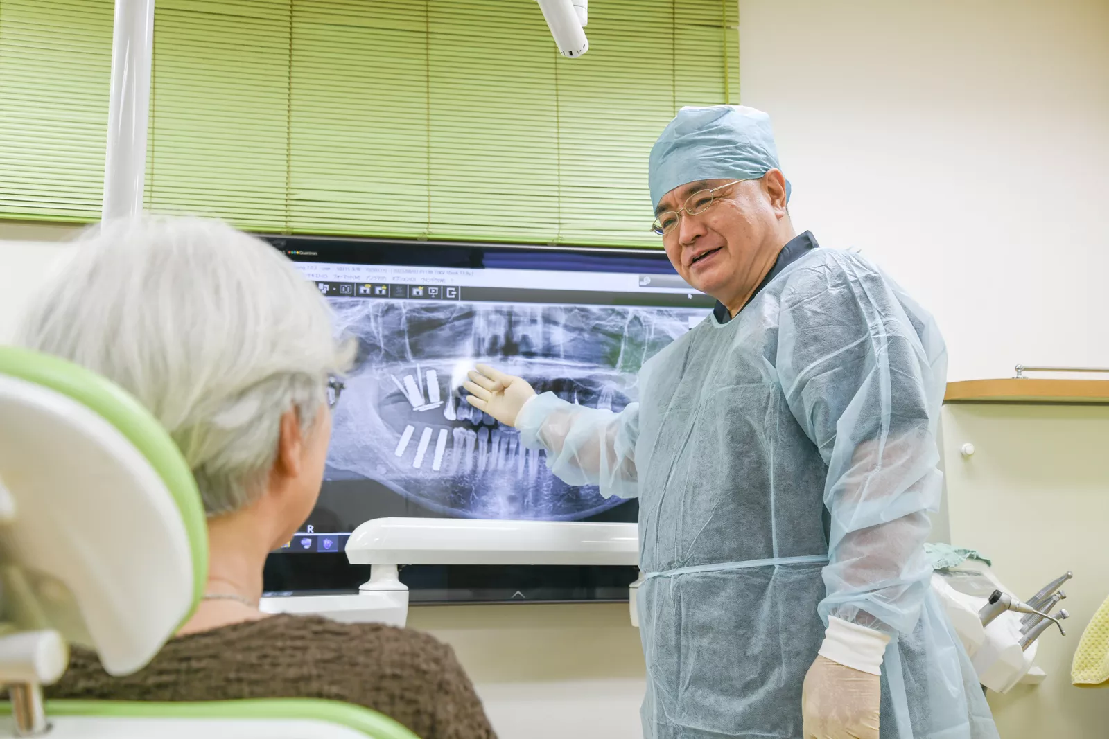 ①受付・待合室 ②診療室 ③カウンセリング風景