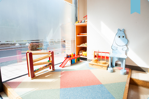 ①クリニック外観②受付③診療チェア