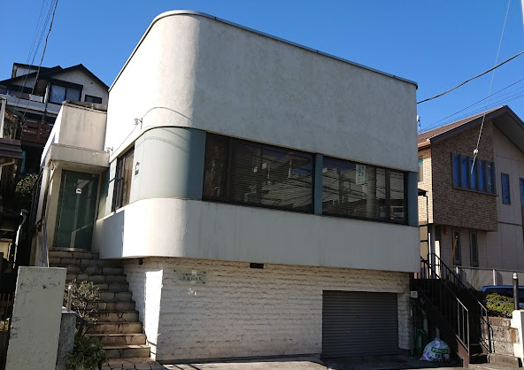 ①外観②受付③治療室